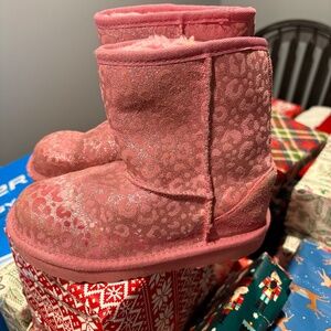 Little girl Uggs size 11